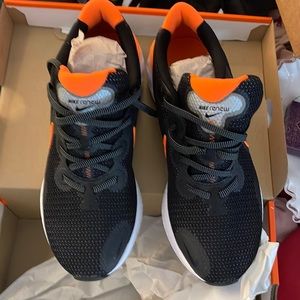 Size 9.5 Nike renew run shoes black and orange new in box
